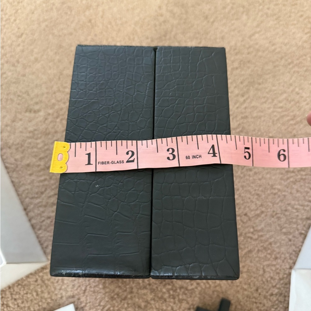 GV2 Women’s or Men’s Watch Box for Storage or Display. Empty. - Picture 12 of 15